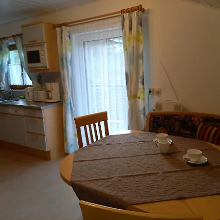 Gaestehaus Sieglinde アパート *