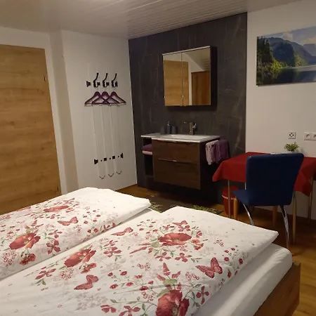 Gaestehaus Sieglinde アパート *